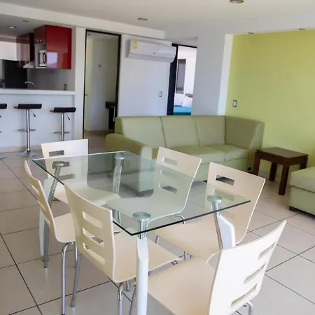 Ramada by Wyndham Acapulco Hotel&Suites Exterior foto