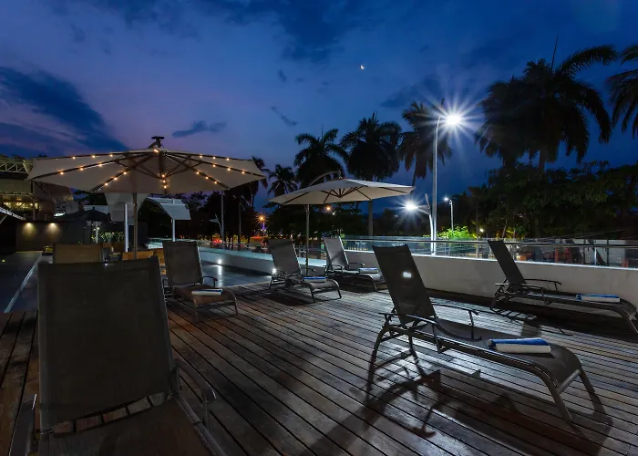 Ramada By Wyndham Acapulco Hotel & Suites